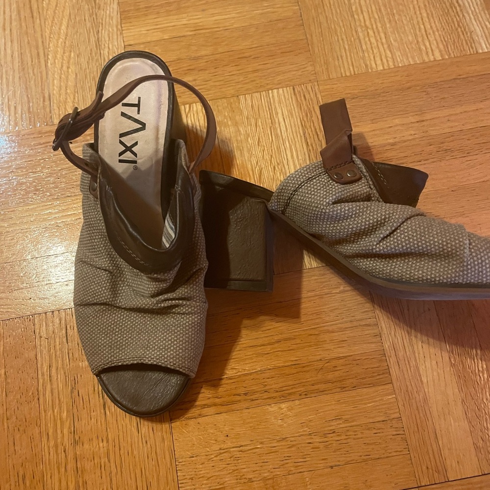 Taxi sandals